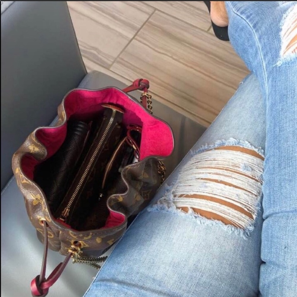 💕💬 LOUIS VUITTON NOÉ POUCH ✨ - Picture 11 of 11